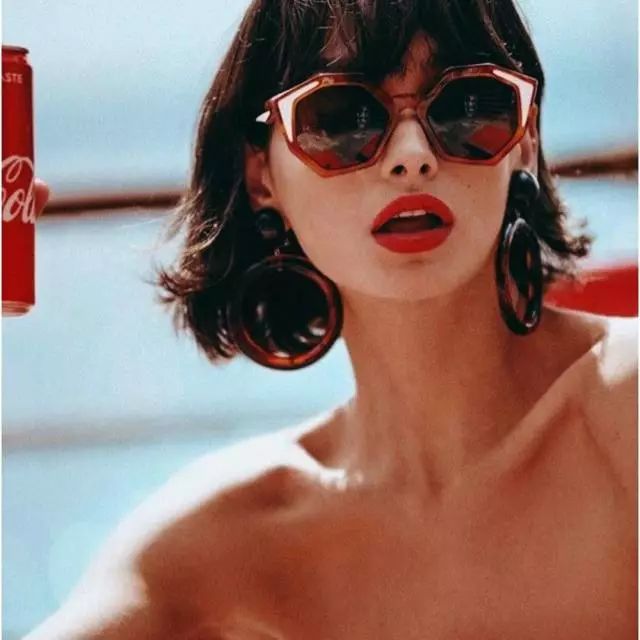glass for face shape, cat eye glass, designer eyewear, trend in eyewear 2022, eyewear fashion 2022